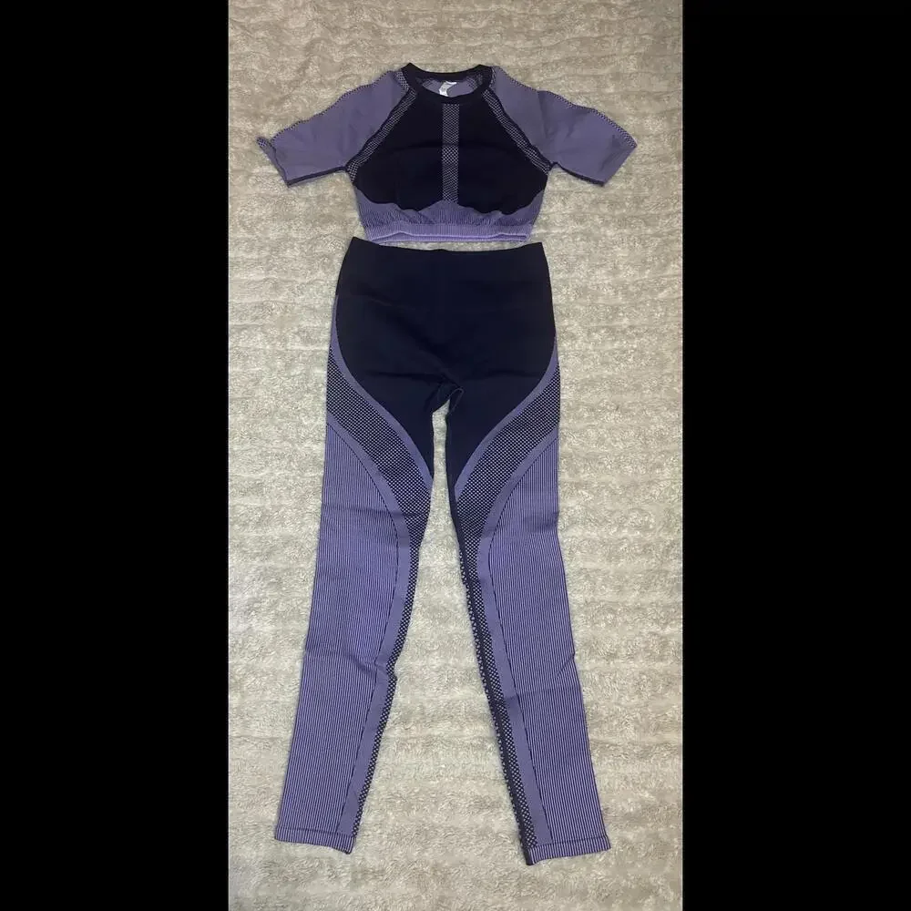 Fabletics 'Jessie' seamless crop top (Size S) and leggings set (Size M)